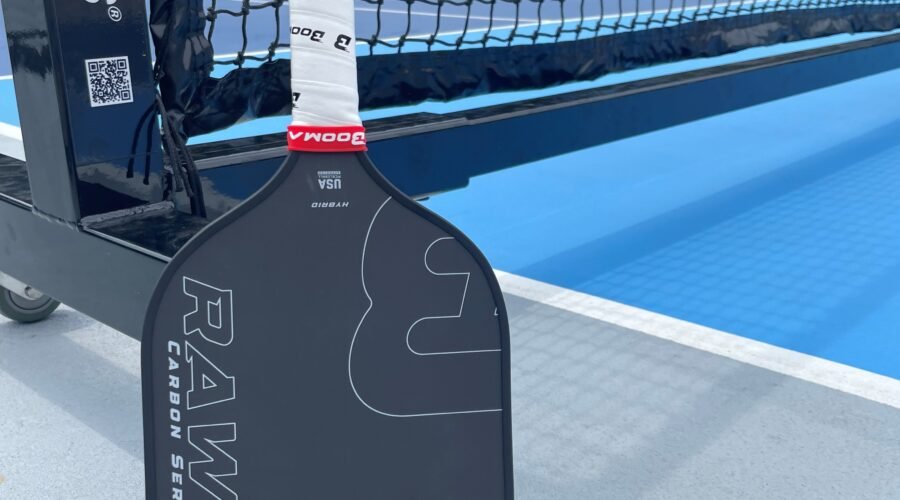 Choosing Between the Booma Raw Carbon Aero and Hybrid Paddles: Which One is Right for You?